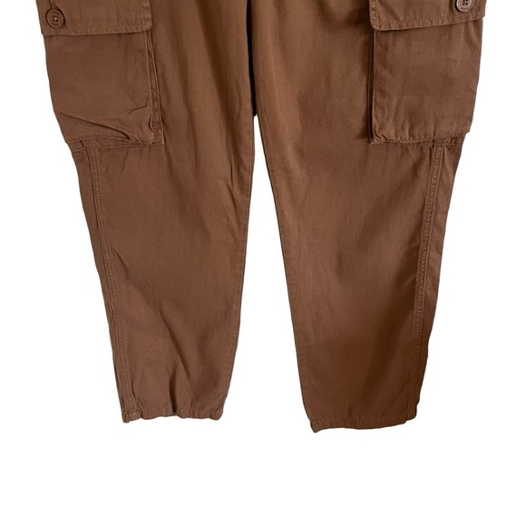 FRAME Relaxed Utility Cargo Cotton Trousers in Washed Latte - Picture 6 of 11